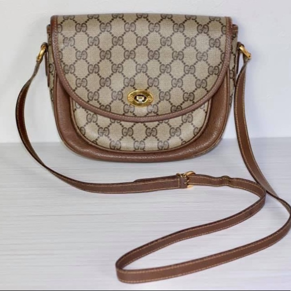Authentic Gucci GG supreme Shoulder/crossbody bag
